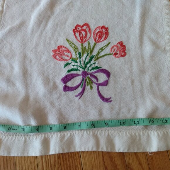 Vintage Embroidered Table Runner Doily Flower Bouquet 14"x30" Rectangular - Picture 10 of 15